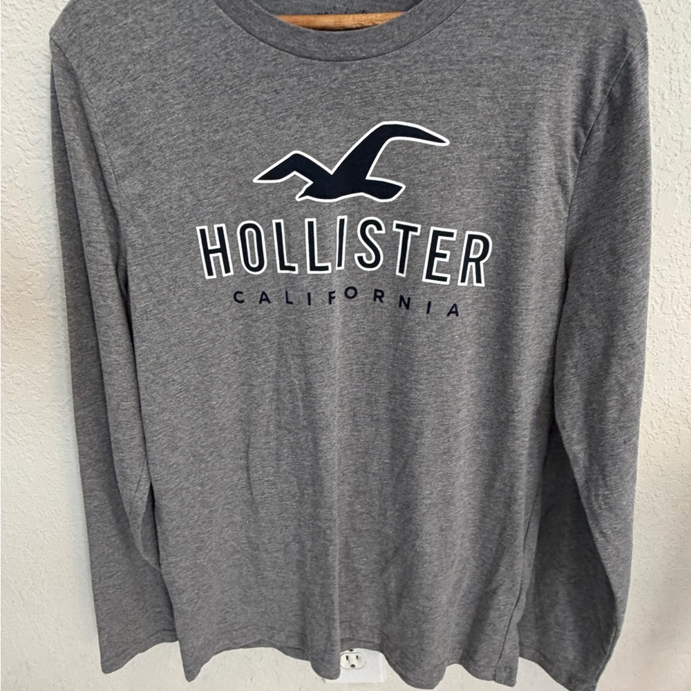 Hollister Men's Relaxed Fit Gray Long Sleeve Sleep Logo Crew Neck T-Shirt Size S